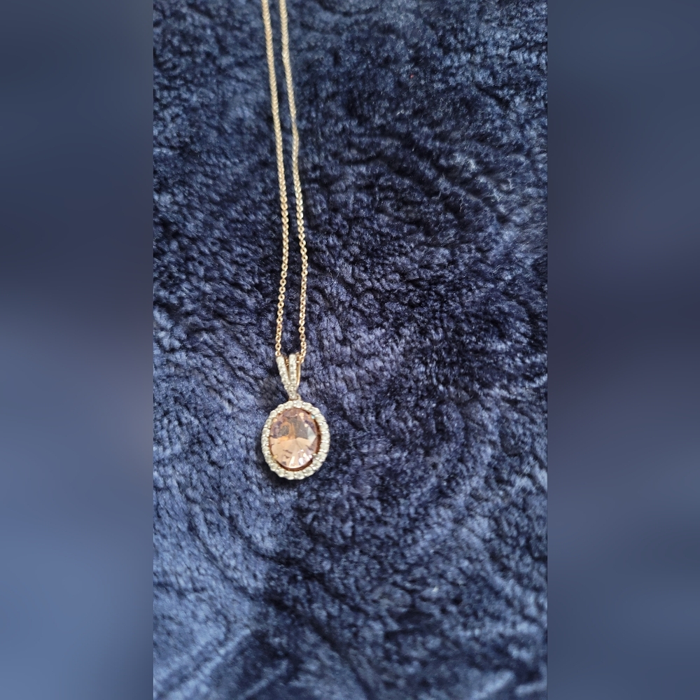 Elegant Rose Gold Pendant Necklace